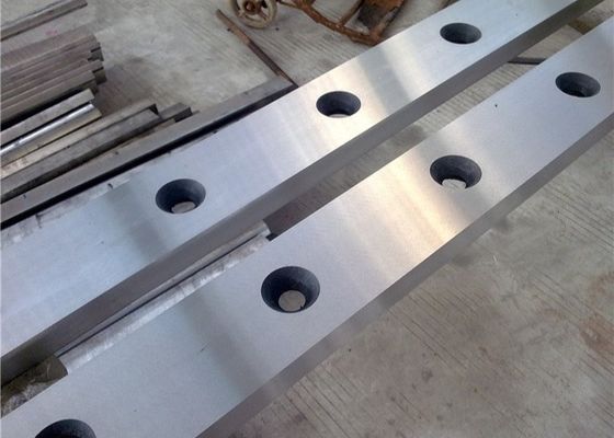 Gli ss arrotolano la lama di coltello della ghigliottina per il taglio alle linee 1850x90x25 di lunghezza